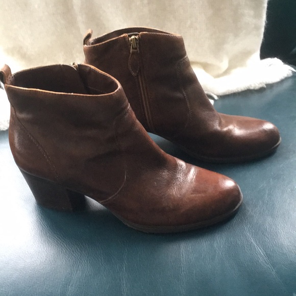 Franco Sarto Distressed Leather Heeled Bootie 8.5 - Picture 3 of 7